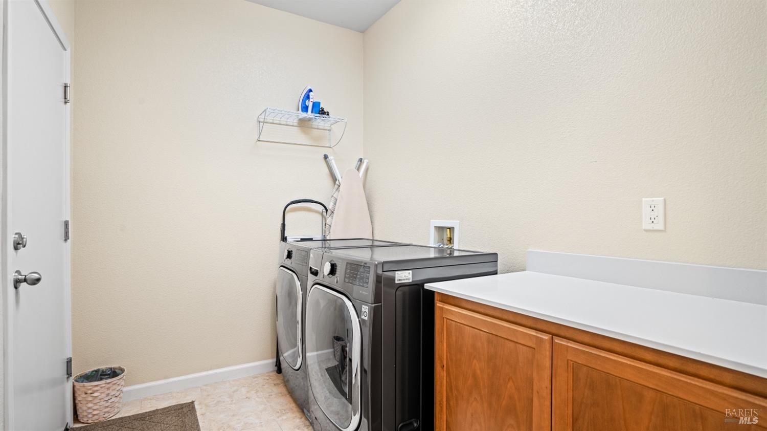 Detail Gallery Image 15 of 50 For 715 Embassy Cir, Vacaville,  CA 95688 - 3 Beds | 2 Baths