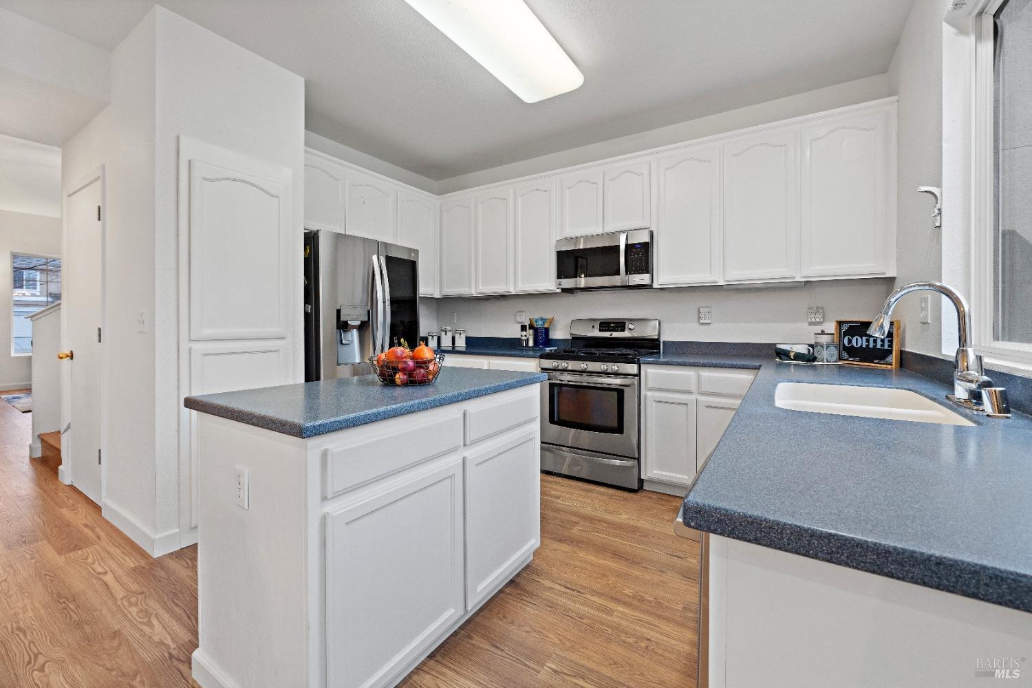 Detail Gallery Image 14 of 42 For 1888 Deer Spring Ct, Fairfield,  CA 94534 - 4 Beds | 2/1 Baths