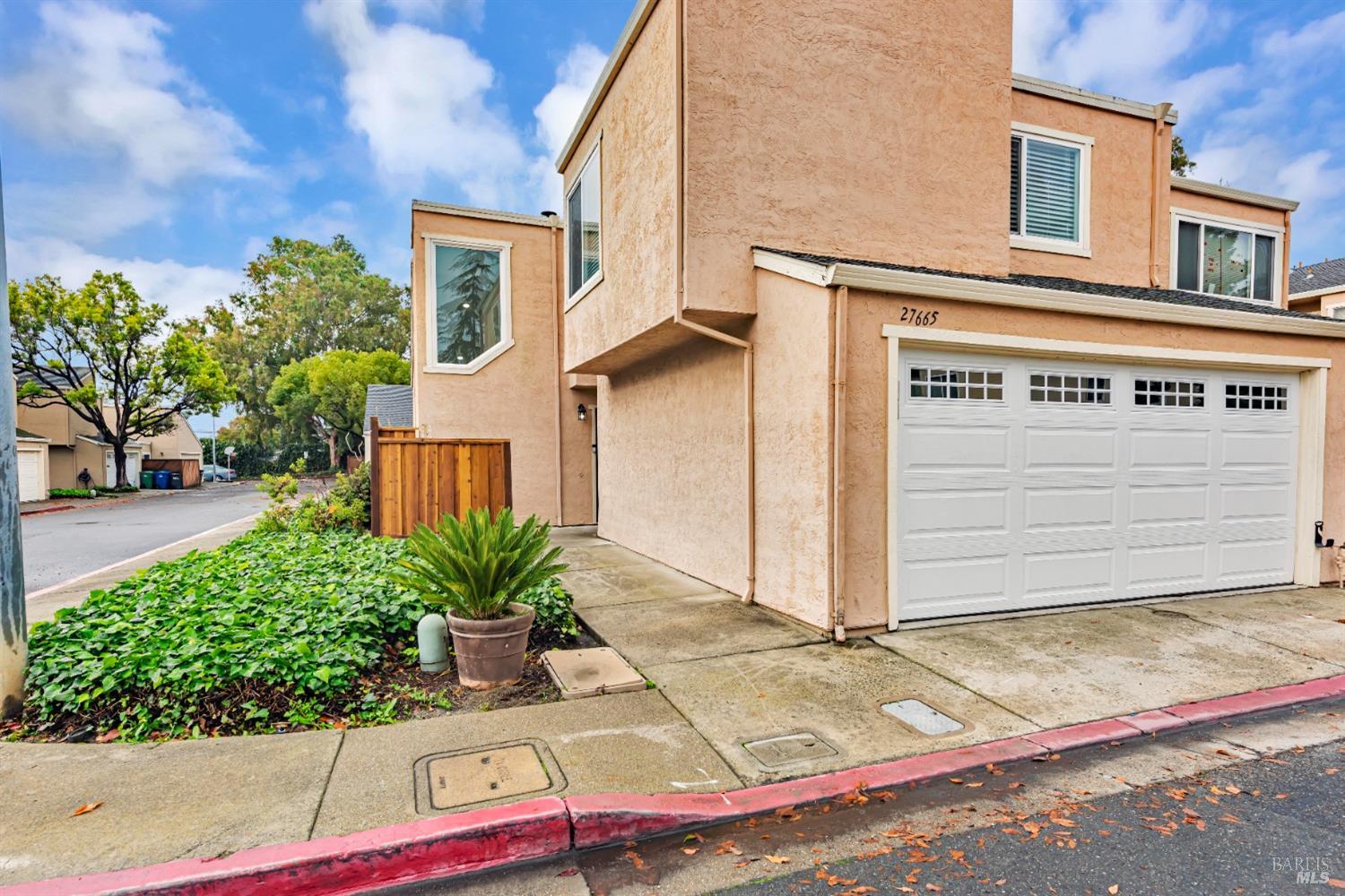 Detail Gallery Image 15 of 55 For 27665 Eucalyptus Ct, Hayward,  CA 94544 - 3 Beds | 2/1 Baths