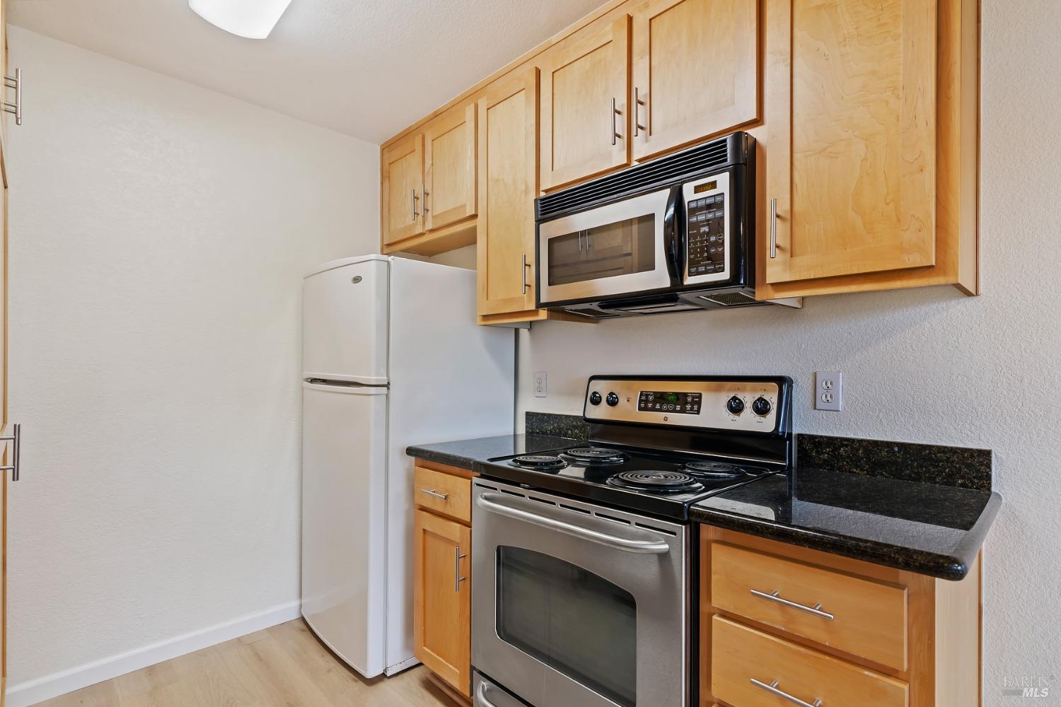 Detail Gallery Image 17 of 27 For 900 Cambridge Dr #103,  Benicia,  CA 94510 - 1 Beds | 1 Baths