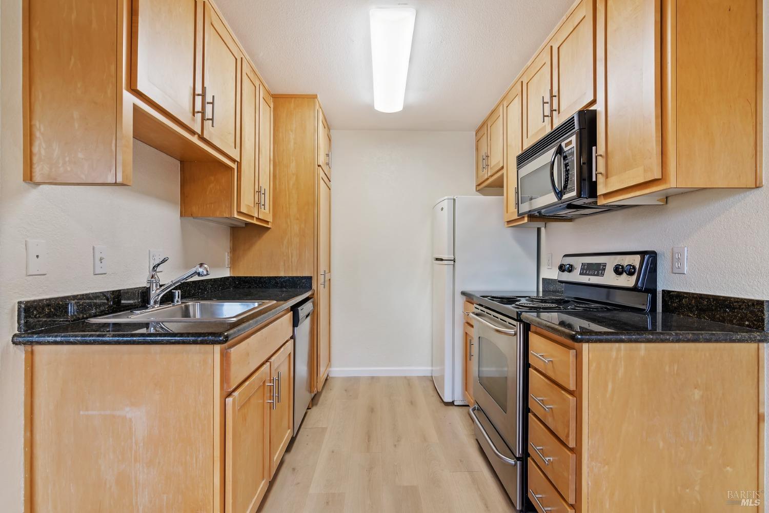 Detail Gallery Image 15 of 27 For 900 Cambridge Dr #103,  Benicia,  CA 94510 - 1 Beds | 1 Baths