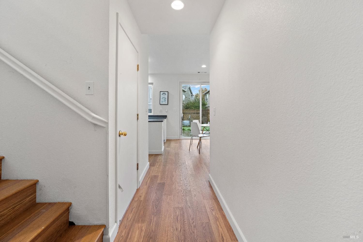 Detail Gallery Image 4 of 42 For 1888 Deer Spring Ct, Fairfield,  CA 94534 - 4 Beds | 2/1 Baths