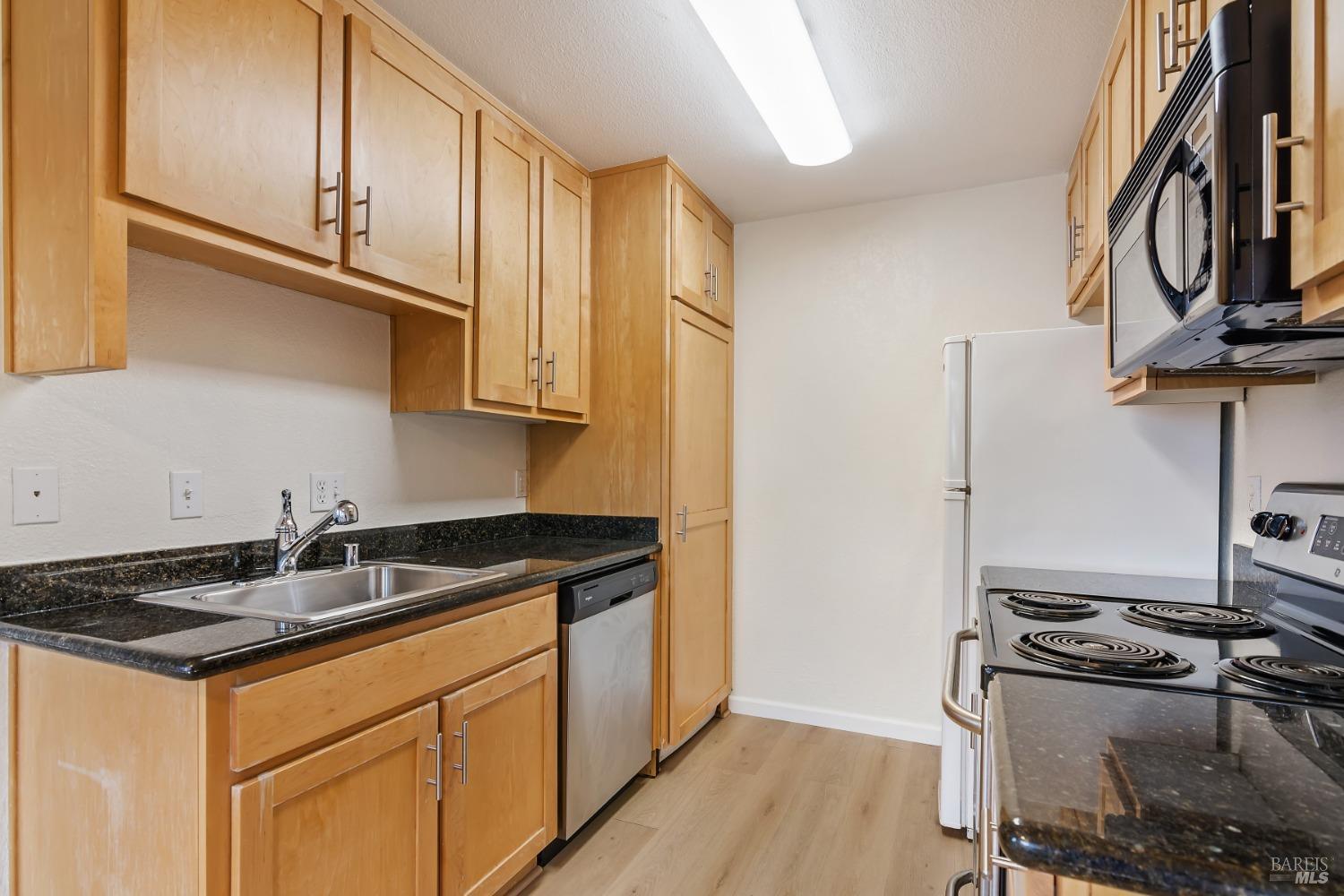 Detail Gallery Image 16 of 27 For 900 Cambridge Dr #103,  Benicia,  CA 94510 - 1 Beds | 1 Baths