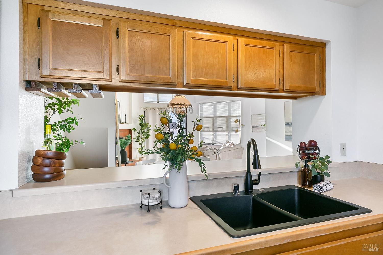 Detail Gallery Image 10 of 50 For 126 Nantucket Ln, Vallejo,  CA 94590 - 2 Beds | 2 Baths