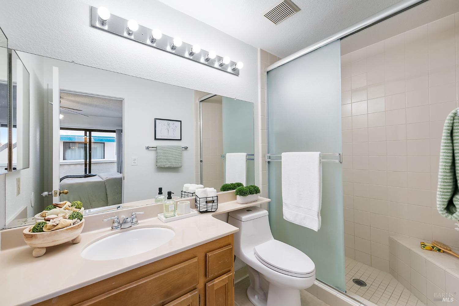 Detail Gallery Image 30 of 50 For 126 Nantucket Ln, Vallejo,  CA 94590 - 2 Beds | 2 Baths