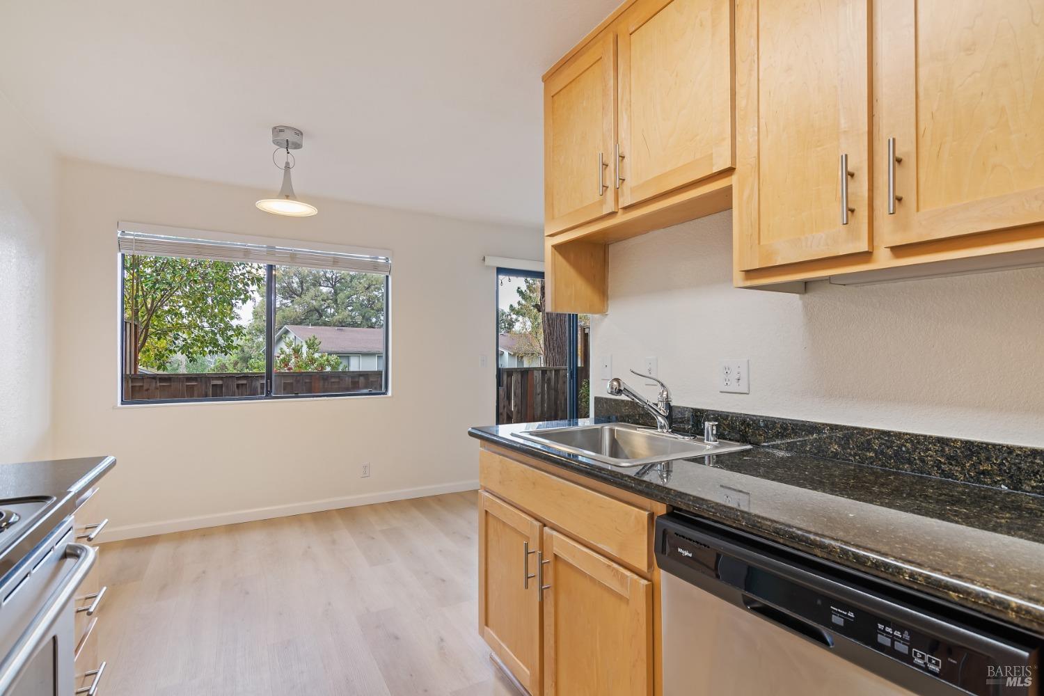 Detail Gallery Image 19 of 27 For 900 Cambridge Dr #103,  Benicia,  CA 94510 - 1 Beds | 1 Baths