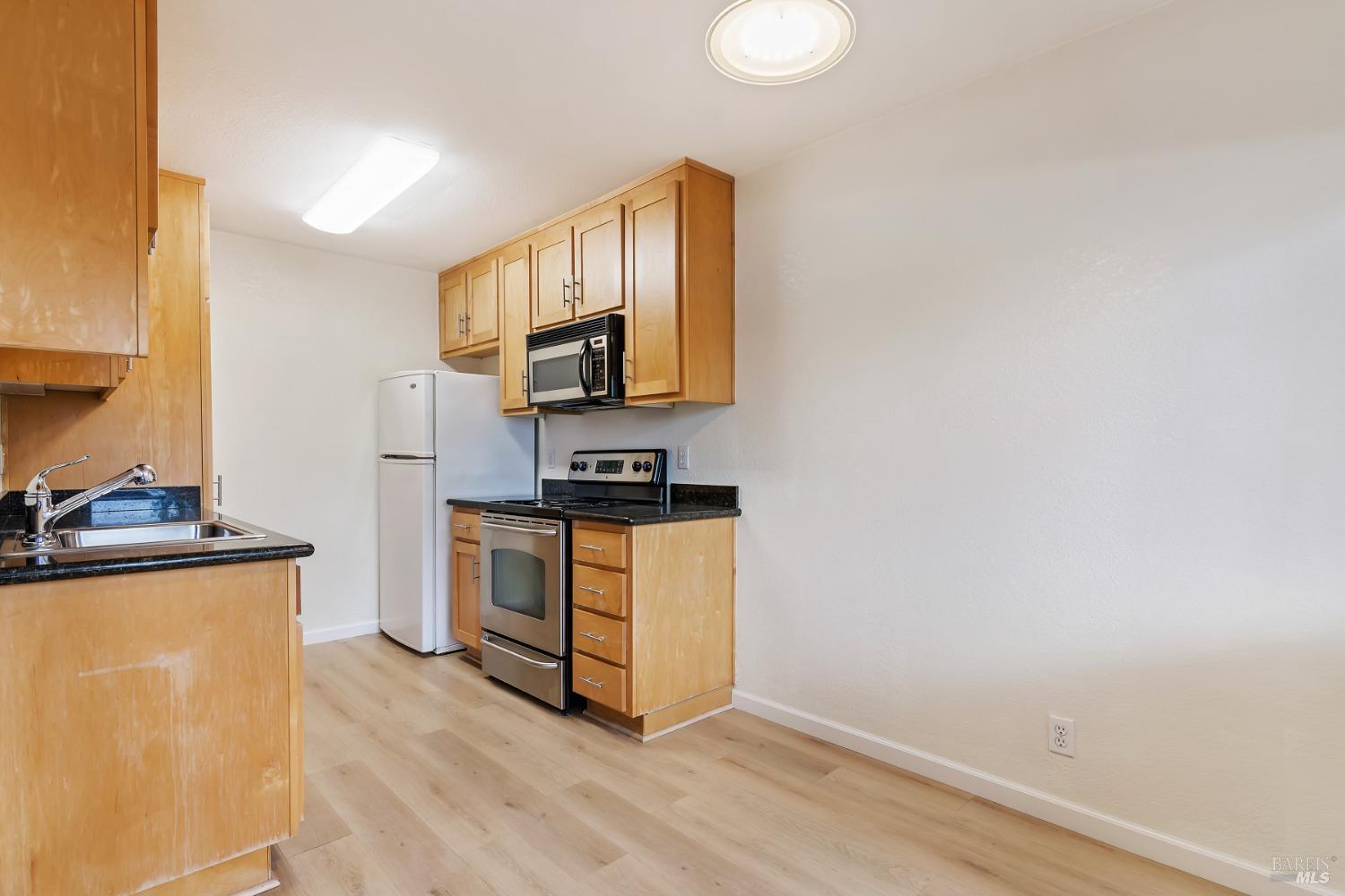 Detail Gallery Image 14 of 27 For 900 Cambridge Dr #103,  Benicia,  CA 94510 - 1 Beds | 1 Baths