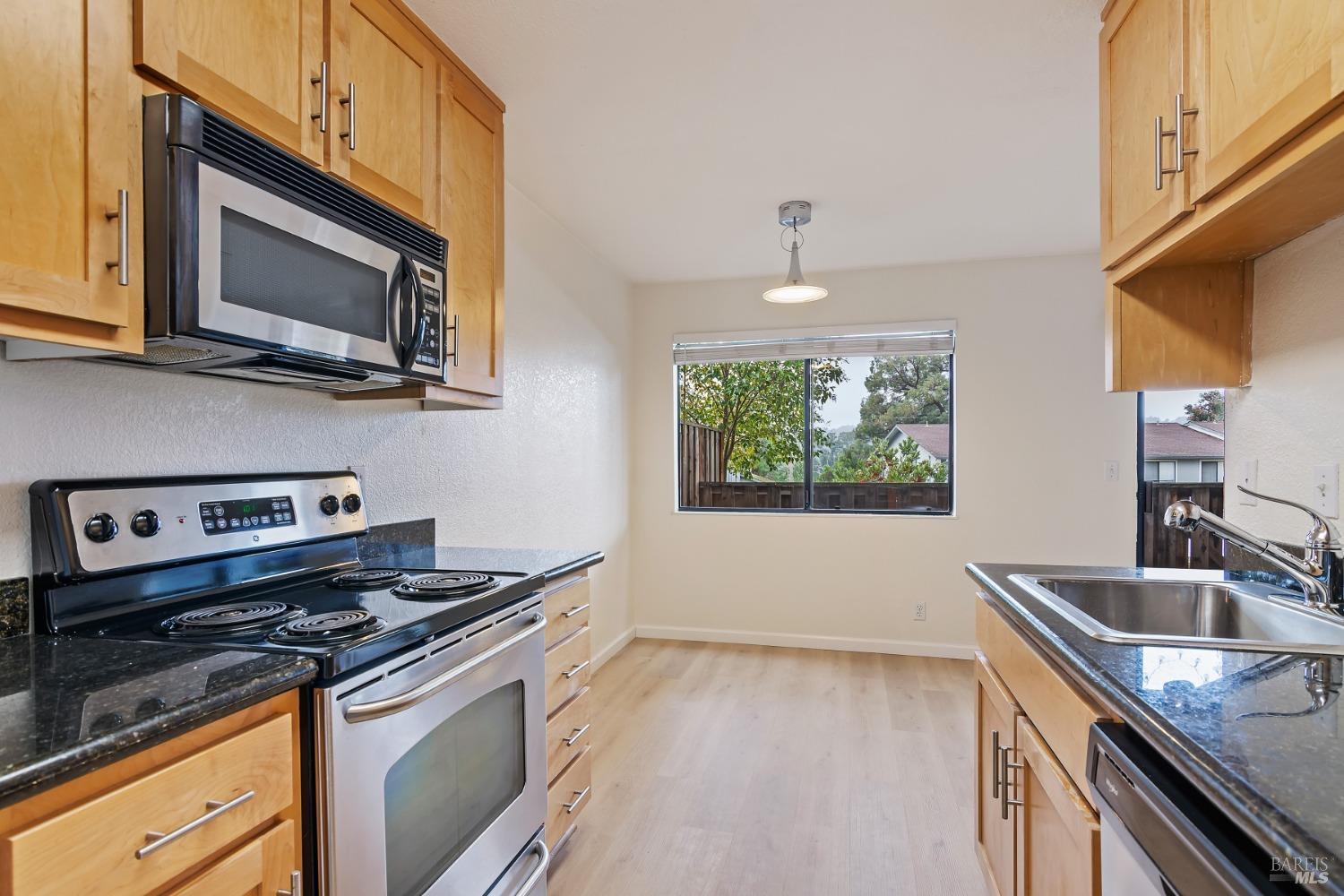 Detail Gallery Image 18 of 27 For 900 Cambridge Dr #103,  Benicia,  CA 94510 - 1 Beds | 1 Baths