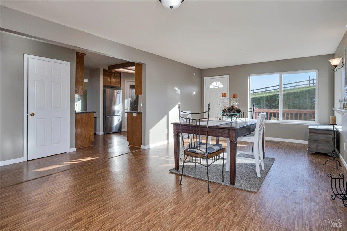 Detail Gallery Image 13 of 35 For 218 Spring Ridge Ln, Petaluma,  CA 94952 - 4 Beds | 2/1 Baths