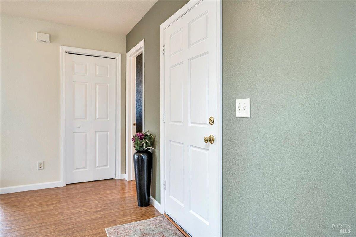 Detail Gallery Image 11 of 35 For 218 Spring Ridge Ln, Petaluma,  CA 94952 - 4 Beds | 2/1 Baths