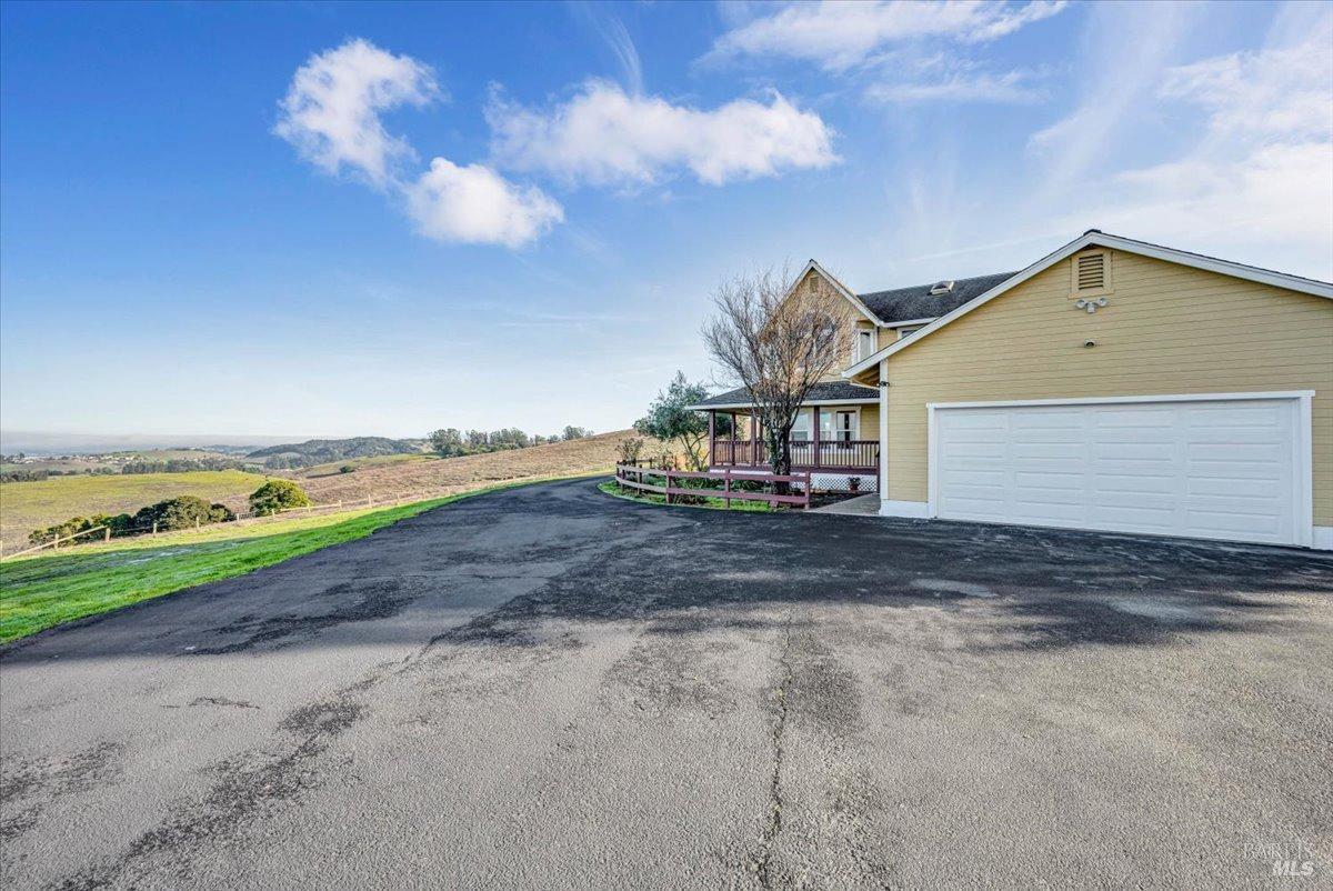 Detail Gallery Image 31 of 35 For 218 Spring Ridge Ln, Petaluma,  CA 94952 - 4 Beds | 2/1 Baths