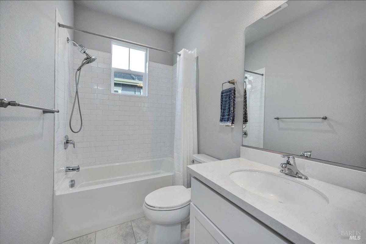 Detail Gallery Image 13 of 18 For 1484 Imwalle Dr, Santa Rosa,  CA 95401 - 3 Beds | 2/1 Baths