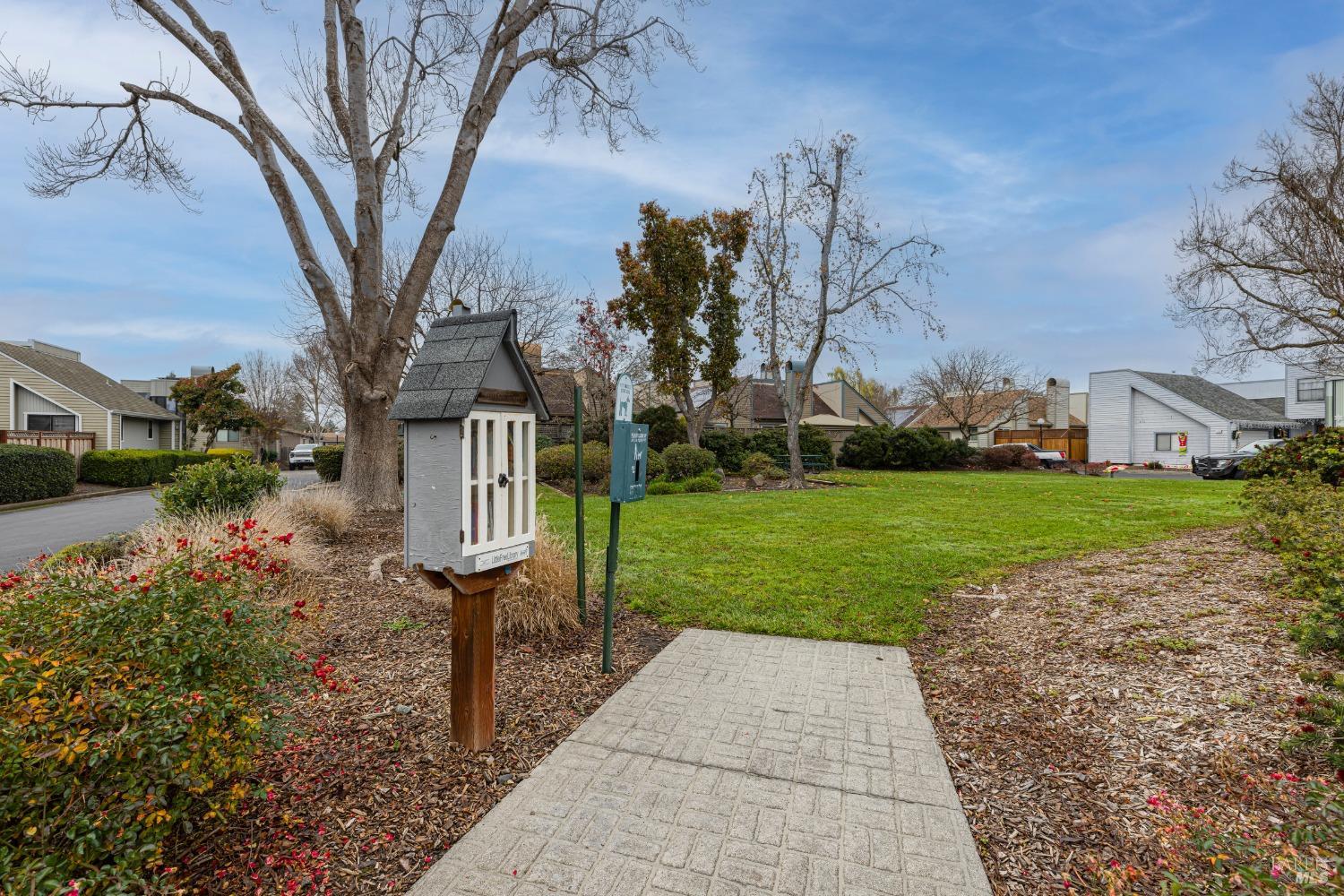 Detail Gallery Image 33 of 34 For 1469 Capri Ave, Petaluma,  CA 94954 - 3 Beds | 2 Baths