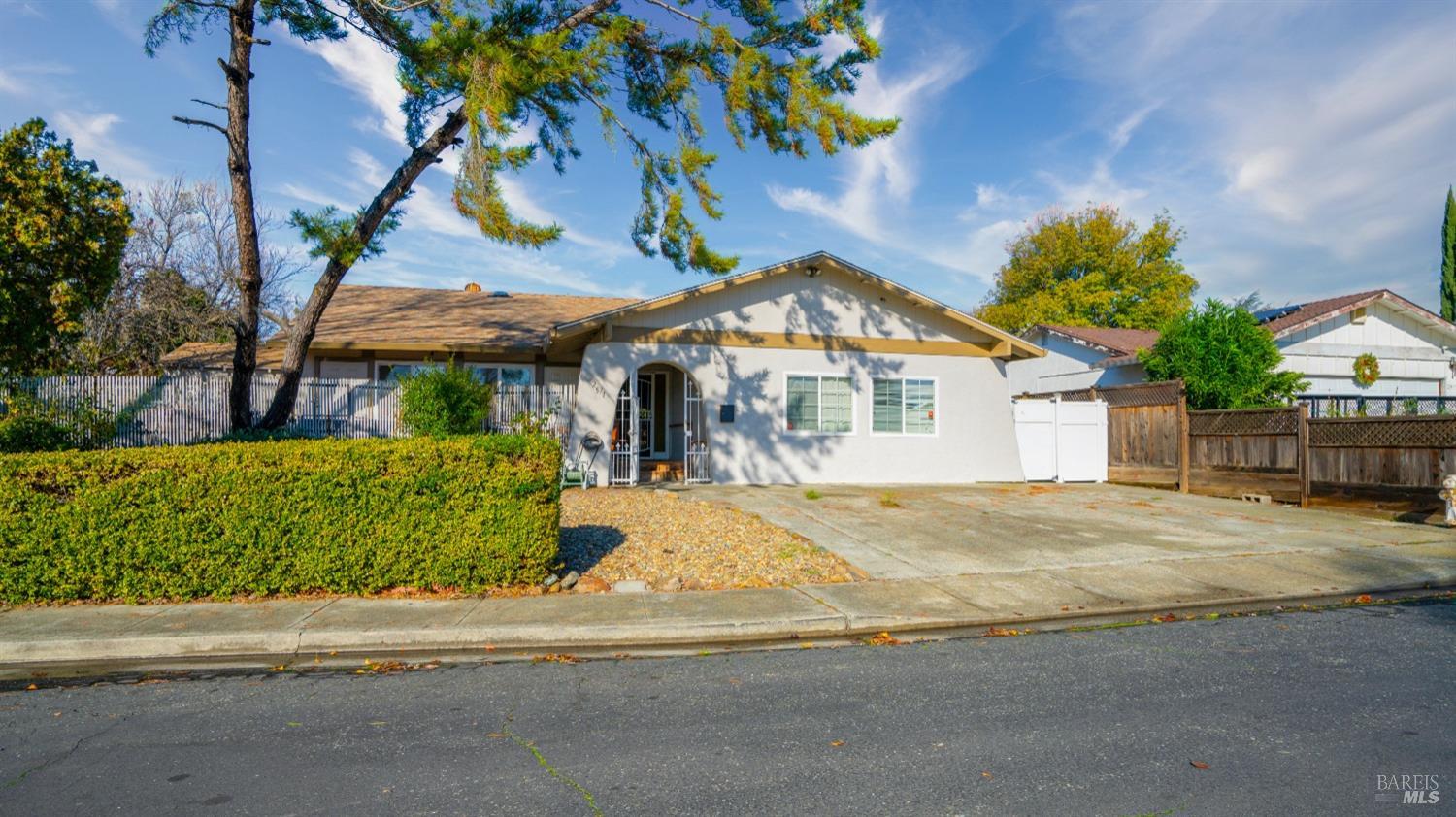 Detail Gallery Image 3 of 59 For 2571 Sunrise Dr, Fairfield,  CA 94533 - 4 Beds | 2 Baths