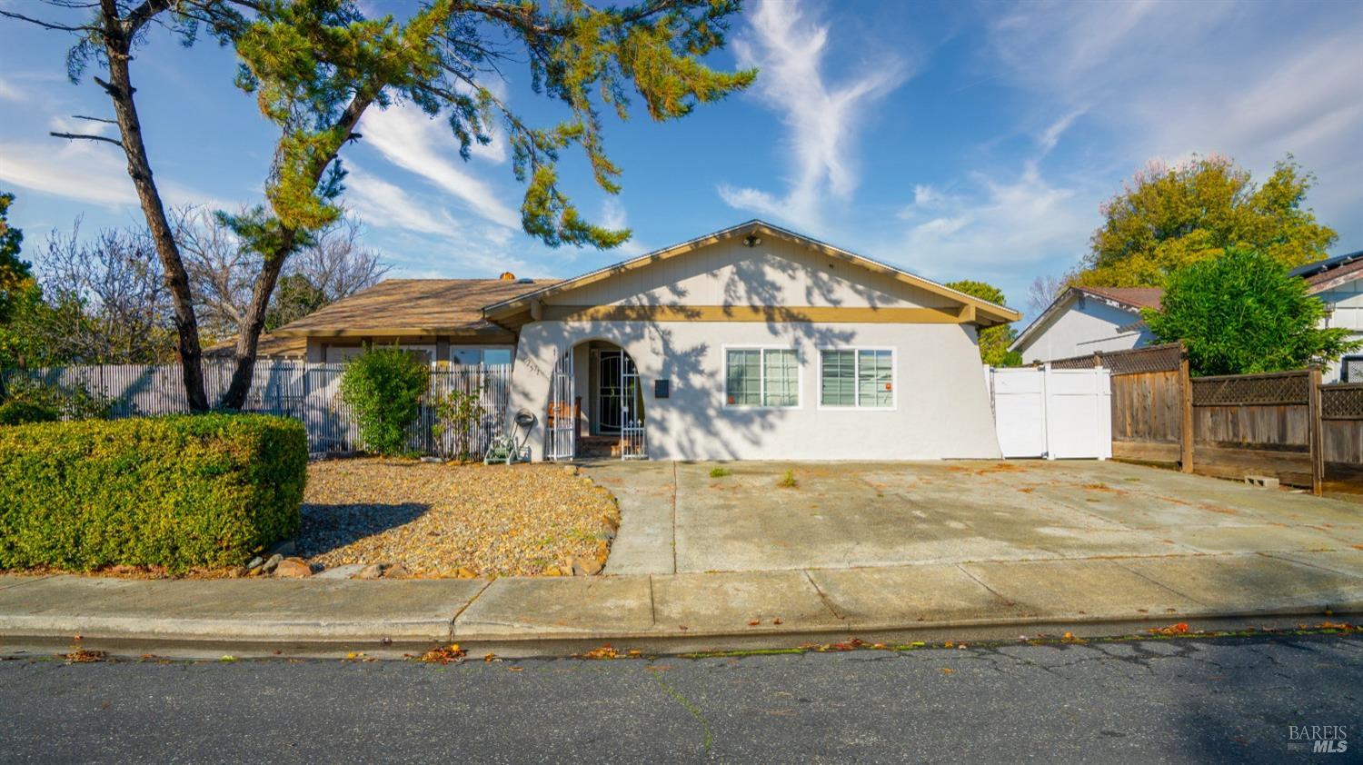 Detail Gallery Image 2 of 59 For 2571 Sunrise Dr, Fairfield,  CA 94533 - 4 Beds | 2 Baths