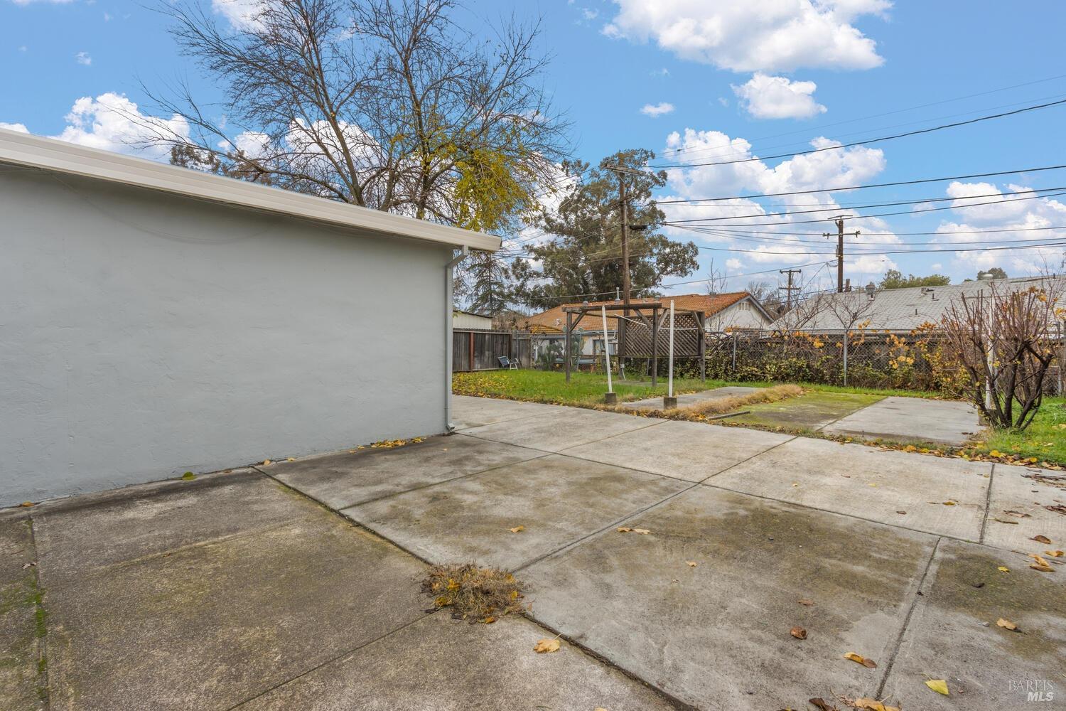 Detail Gallery Image 23 of 28 For 221 Circle Dr, Vacaville,  CA 95688 - 3 Beds | 2 Baths