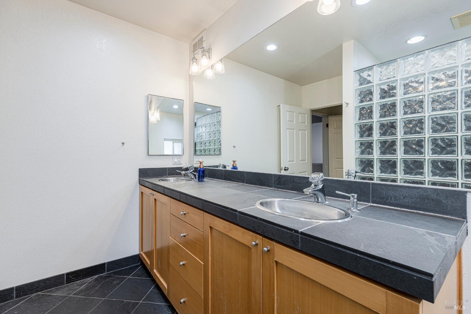 Detail Gallery Image 26 of 34 For 1469 Capri Ave, Petaluma,  CA 94954 - 3 Beds | 2 Baths