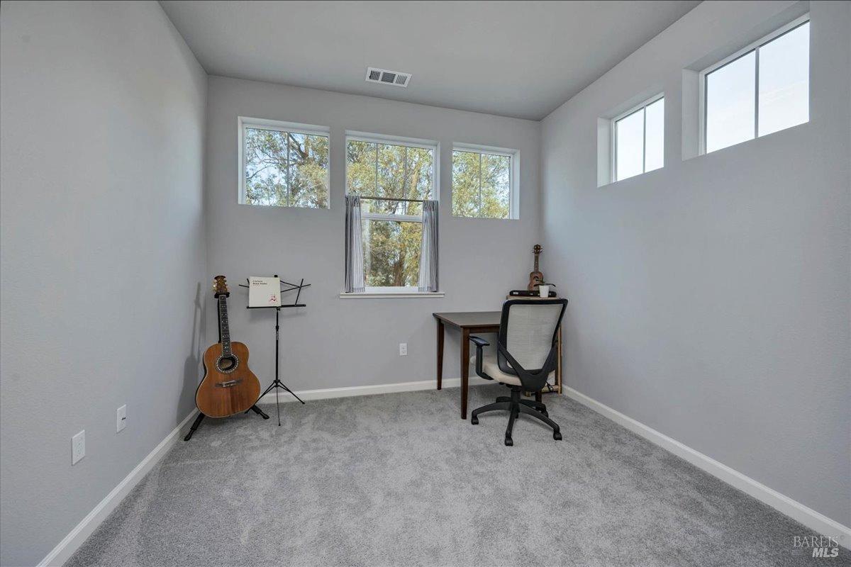 Detail Gallery Image 11 of 18 For 1484 Imwalle Dr, Santa Rosa,  CA 95401 - 3 Beds | 2/1 Baths