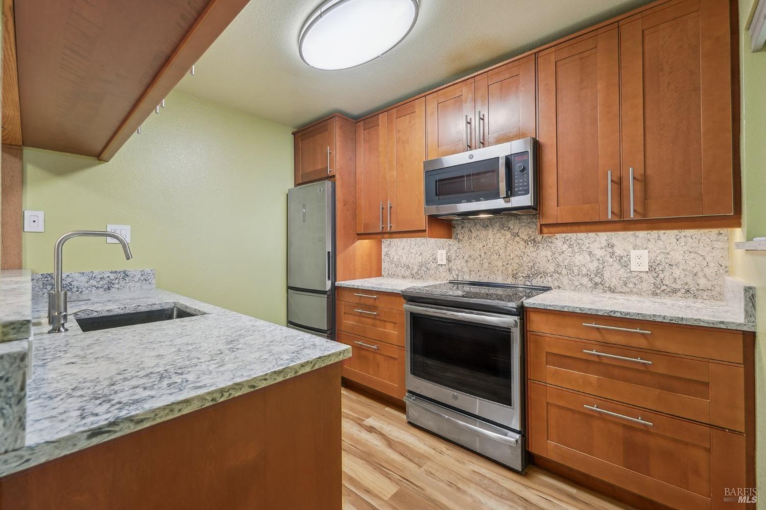 Detail Gallery Image 14 of 67 For 1201 Glen Cove Pkwy #914,  Vallejo,  CA 94591 - 2 Beds | 1 Baths