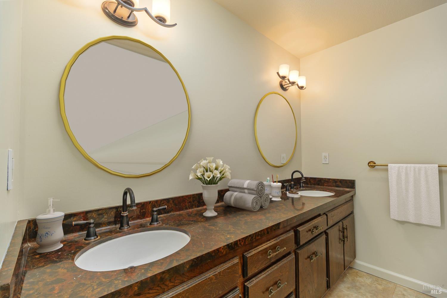 Detail Gallery Image 10 of 36 For 1060 Bel Marin Keys Blvd, Novato,  CA 94949 - 3 Beds | 2 Baths