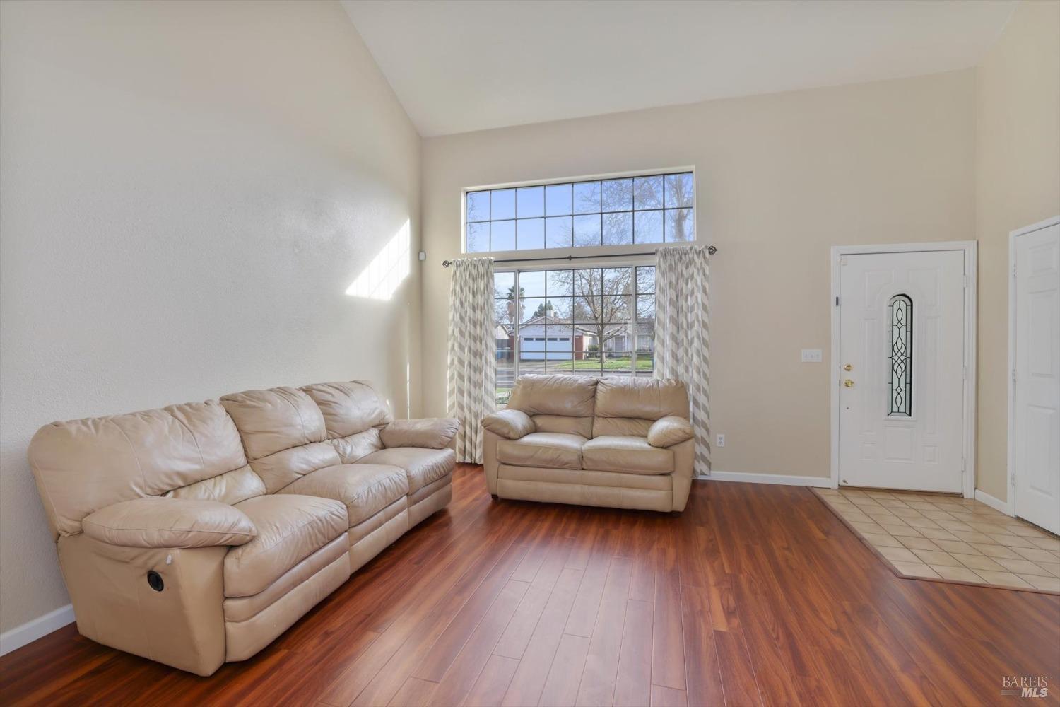 Detail Gallery Image 7 of 44 For 886 Youngsdale Dr, Vacaville,  CA 95687 - 4 Beds | 2/1 Baths