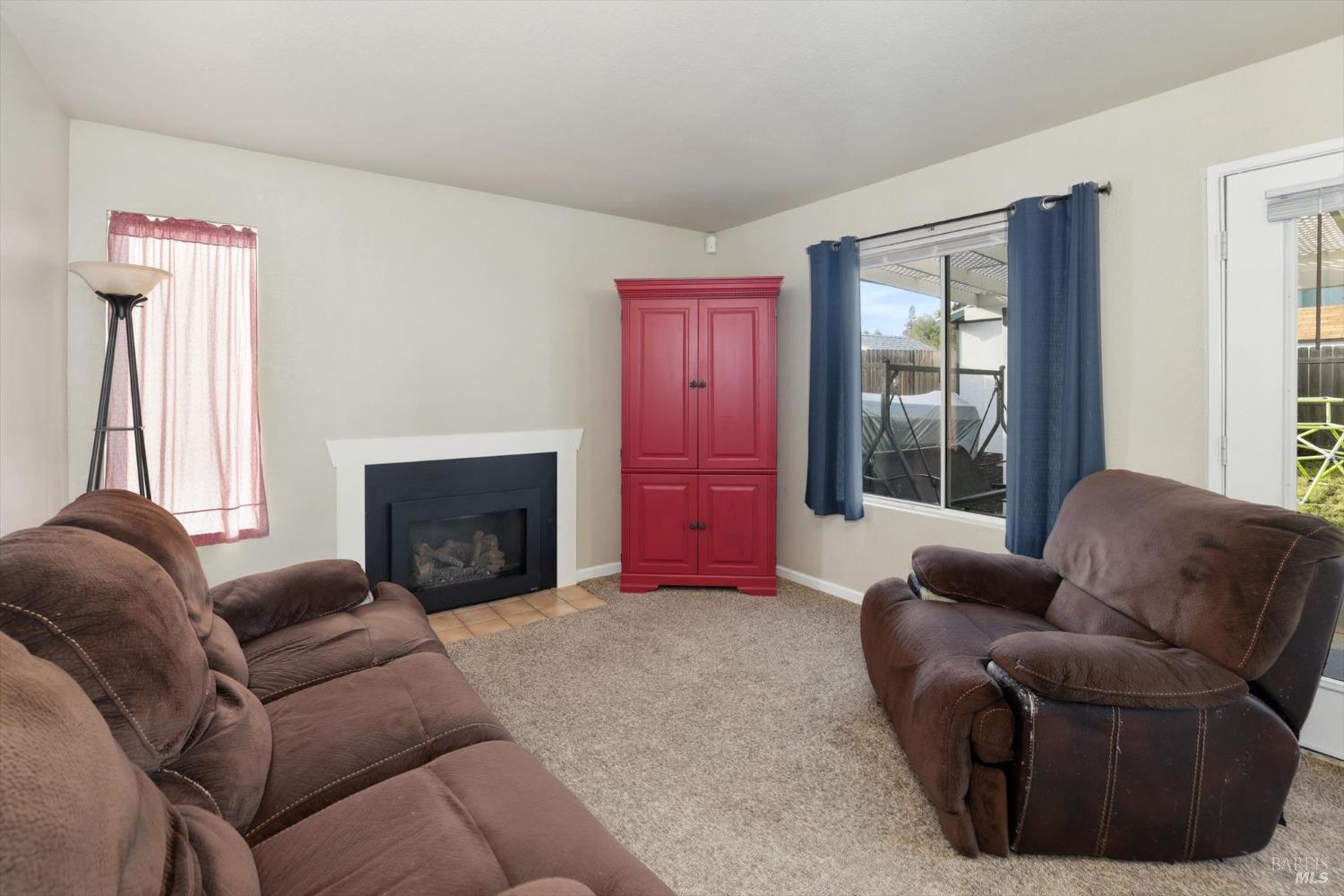 Detail Gallery Image 14 of 44 For 886 Youngsdale Dr, Vacaville,  CA 95687 - 4 Beds | 2/1 Baths