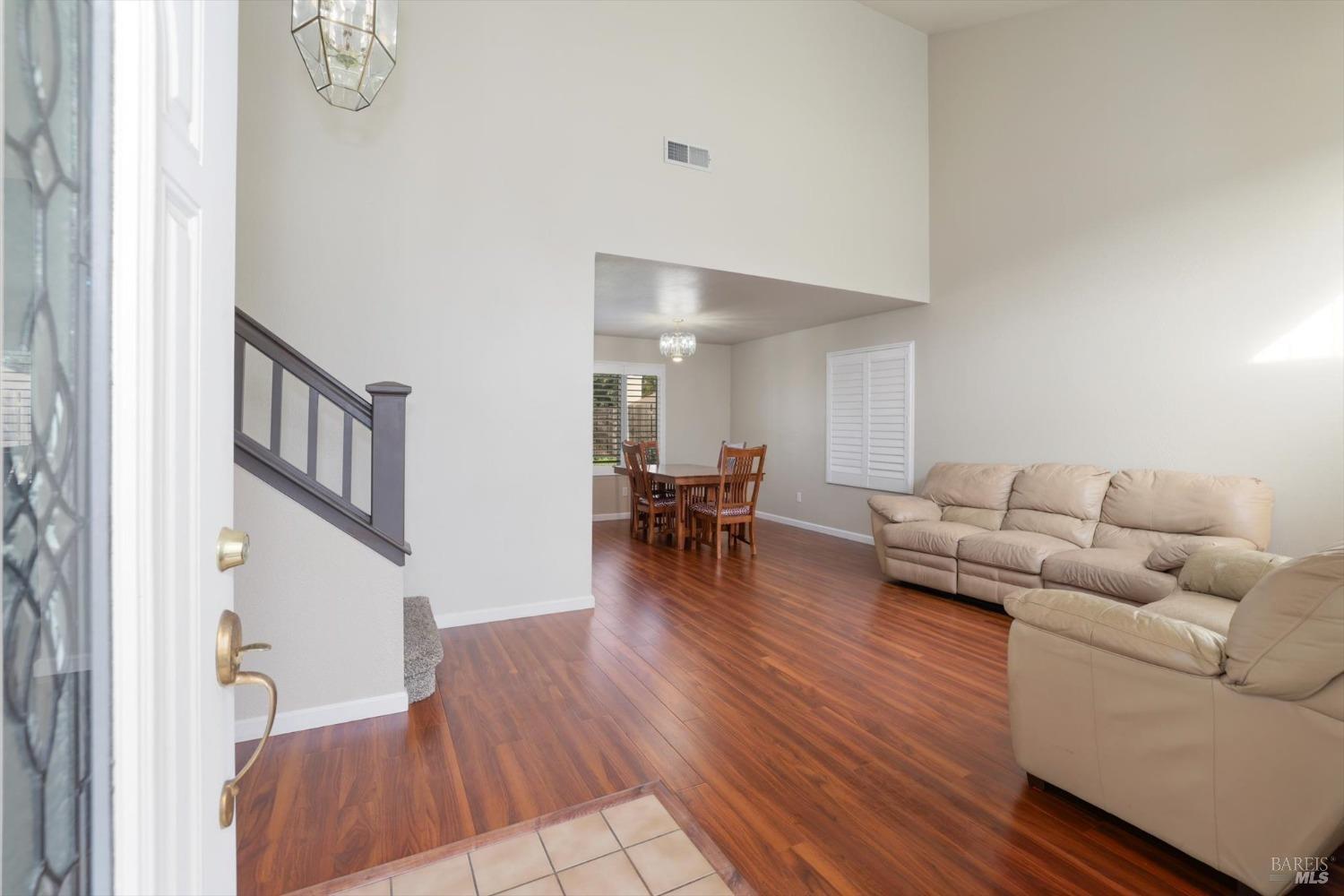 Detail Gallery Image 5 of 44 For 886 Youngsdale Dr, Vacaville,  CA 95687 - 4 Beds | 2/1 Baths