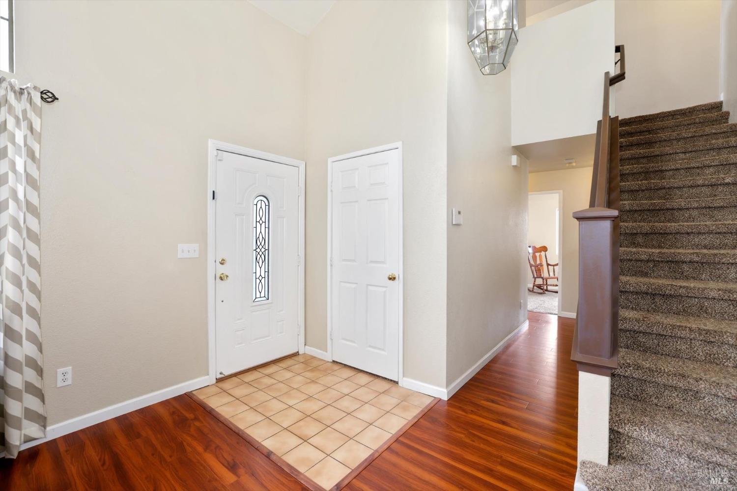 Detail Gallery Image 9 of 44 For 886 Youngsdale Dr, Vacaville,  CA 95687 - 4 Beds | 2/1 Baths