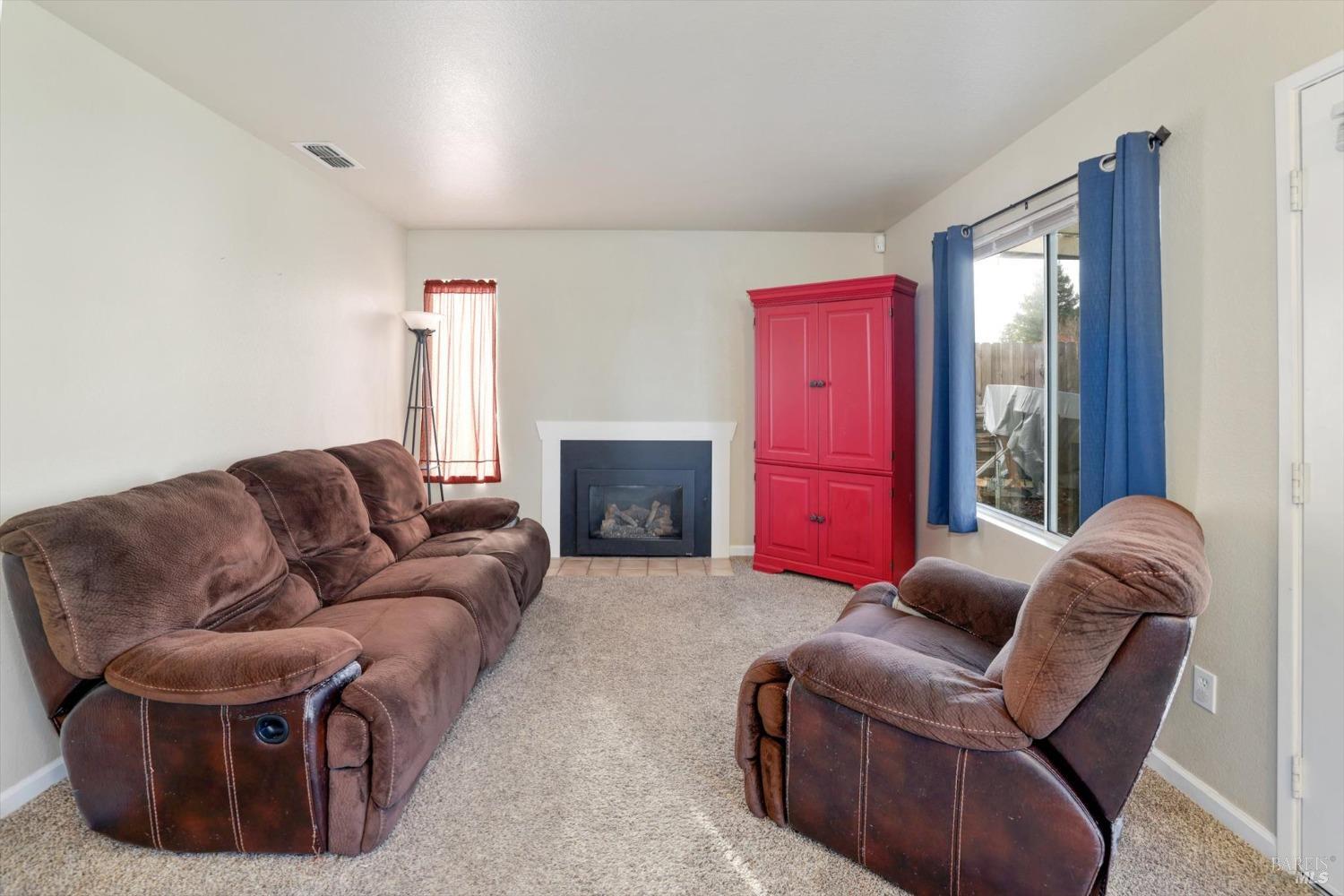 Detail Gallery Image 13 of 44 For 886 Youngsdale Dr, Vacaville,  CA 95687 - 4 Beds | 2/1 Baths