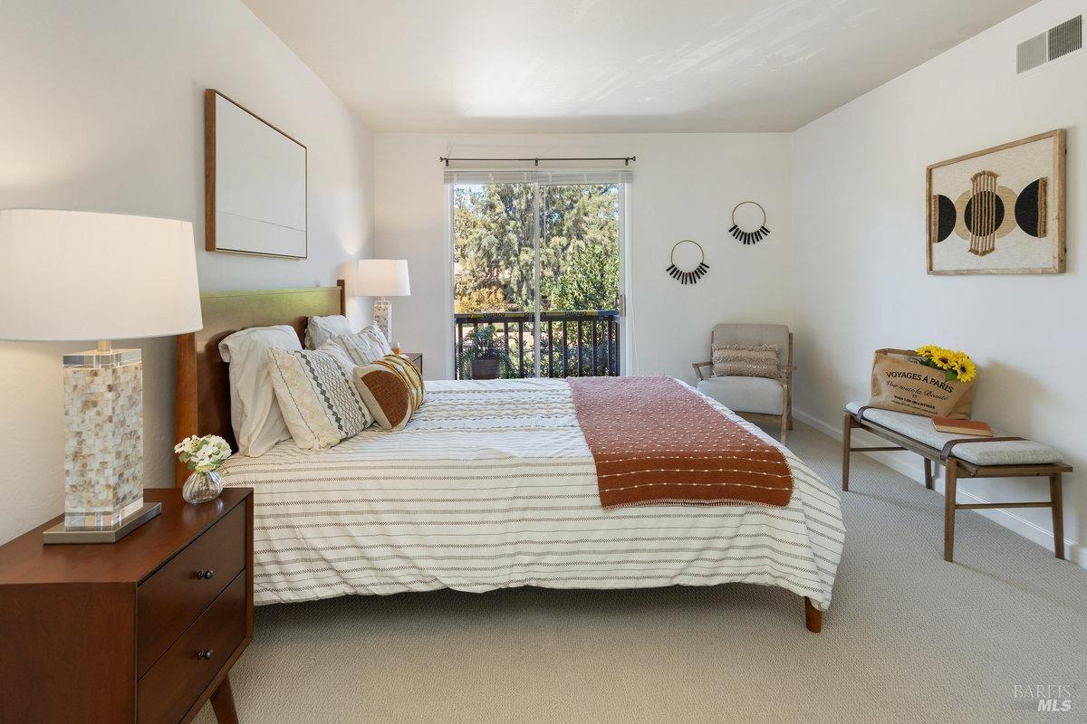 Detail Gallery Image 16 of 32 For 50 Surrey Ln, San Rafael,  CA 94903 - 2 Beds | 2 Baths