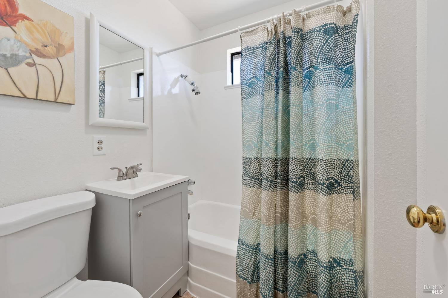 Detail Gallery Image 8 of 10 For 8 1st St, Napa,  CA 94559 - 3 Beds | 2 Baths