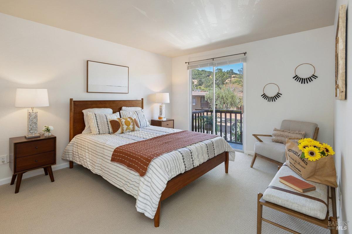 Detail Gallery Image 15 of 32 For 50 Surrey Ln, San Rafael,  CA 94903 - 2 Beds | 2 Baths