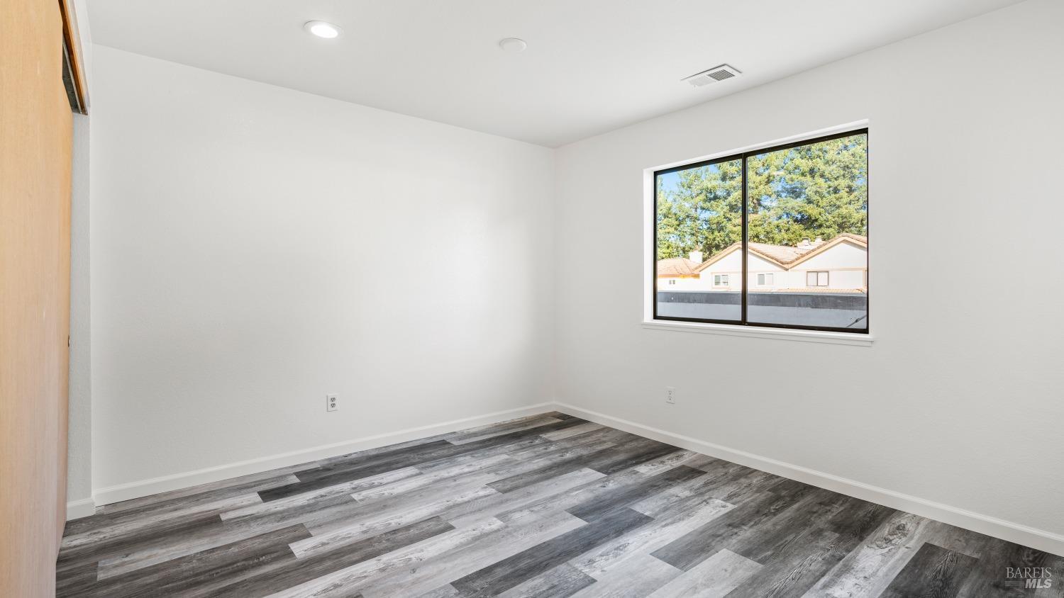 Detail Gallery Image 22 of 29 For 54 Francis Cir, Rohnert Park,  CA 94928 - 3 Beds | 2 Baths