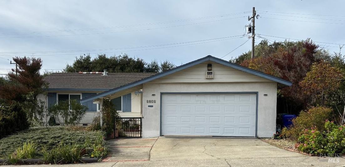 Detail Gallery Image 1 of 22 For 4816 Meadowbrook Dr, El Sobrante,  CA 94803 - 4 Beds | 2 Baths