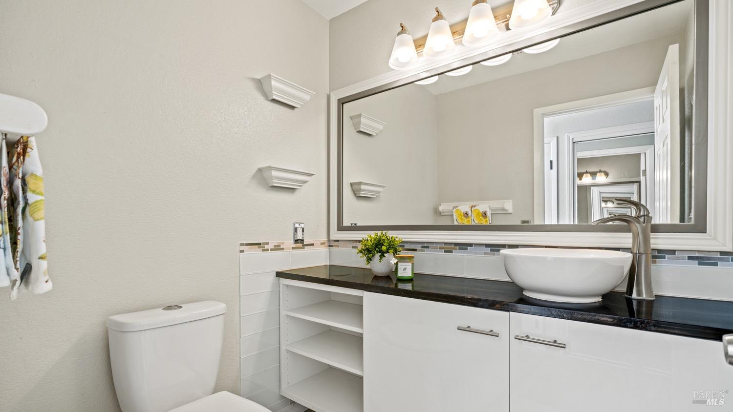 Detail Gallery Image 11 of 33 For 2791 Mcbride Ln #140,  Santa Rosa,  CA 95403 - 3 Beds | 2/1 Baths