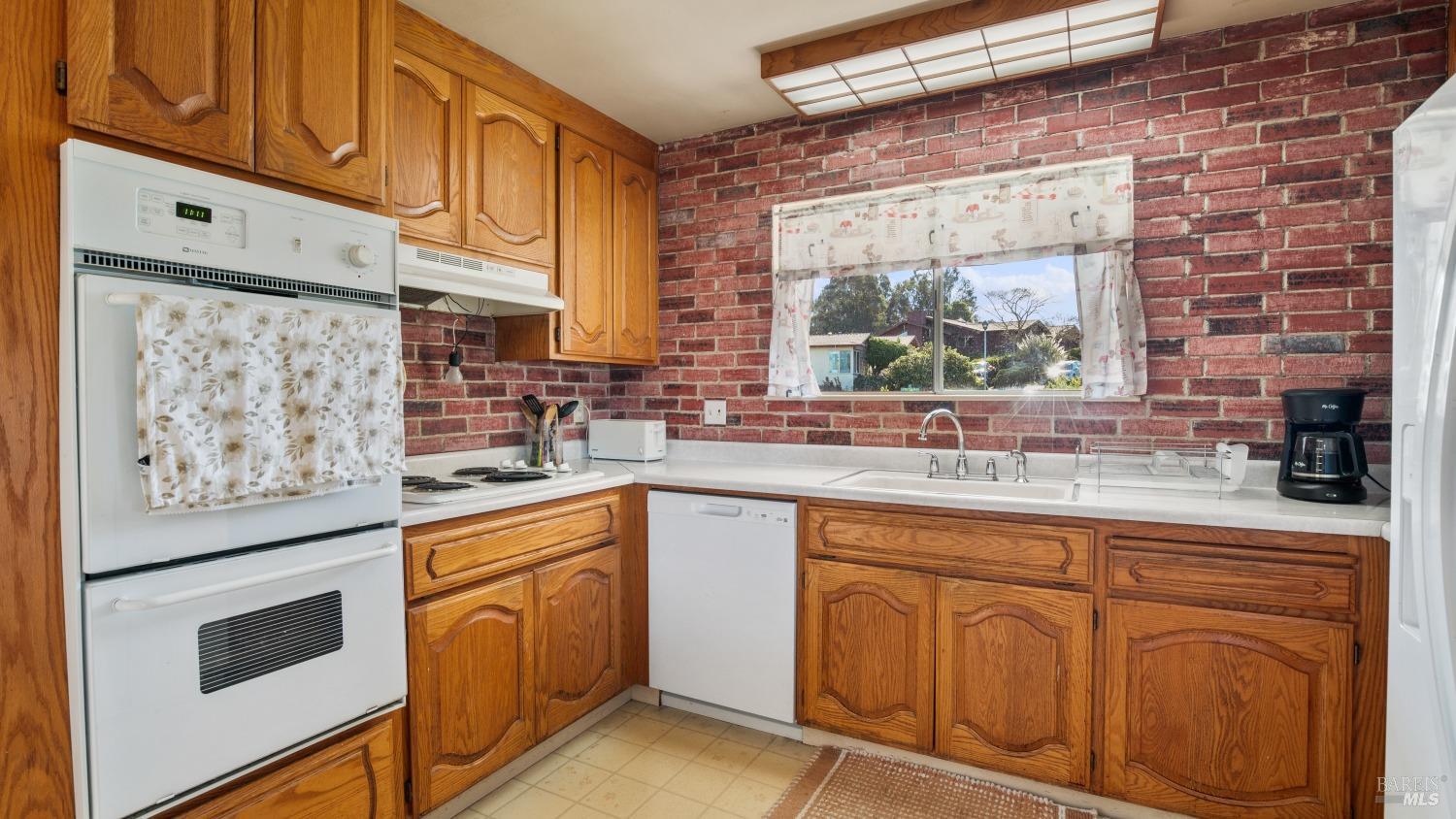 Detail Gallery Image 13 of 33 For 1140 Bay View Farm Rd, Pinole,  CA 94564 - 3 Beds | 2 Baths