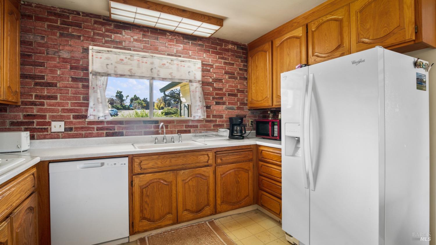 Detail Gallery Image 12 of 33 For 1140 Bay View Farm Rd, Pinole,  CA 94564 - 3 Beds | 2 Baths