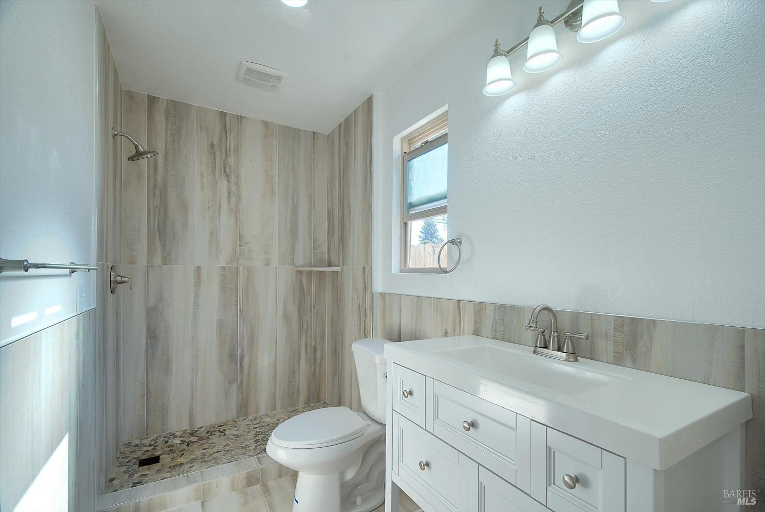 Detail Gallery Image 13 of 25 For 2113 Corby Ave, Santa Rosa,  CA 95407 - 3 Beds | 2/1 Baths