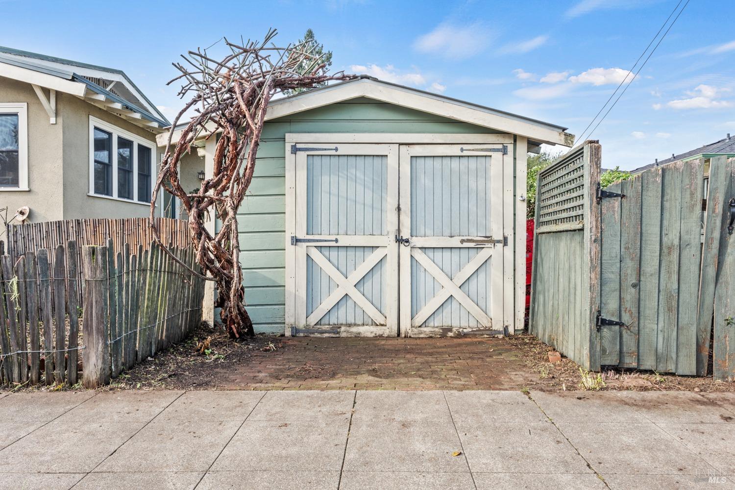 Detail Gallery Image 8 of 25 For 1027 Benton St, Santa Rosa,  CA 95404 - 3 Beds | 2 Baths