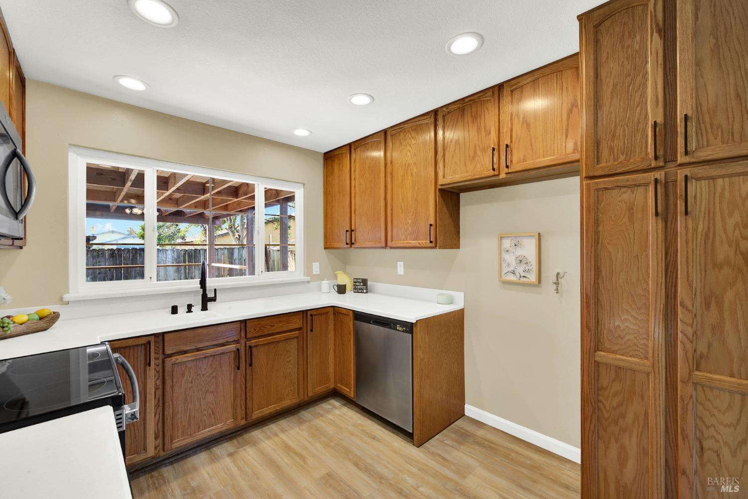 Detail Gallery Image 14 of 38 For 1209 Skylark Ct, Suisun City,  CA 94585 - 3 Beds | 2 Baths