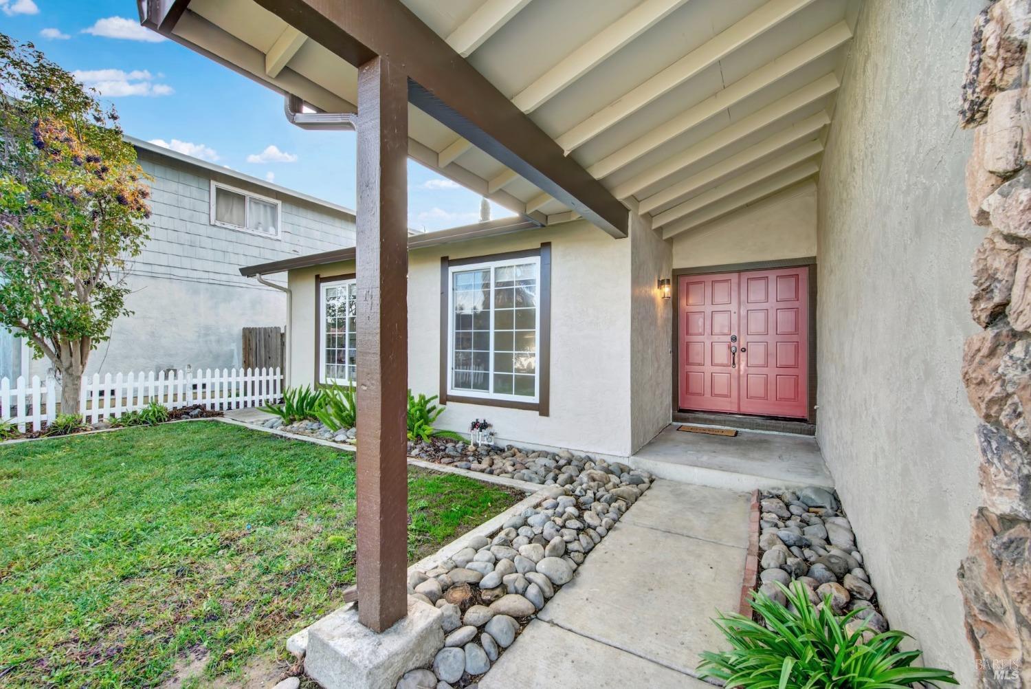 Detail Gallery Image 6 of 38 For 1209 Skylark Ct, Suisun City,  CA 94585 - 3 Beds | 2 Baths