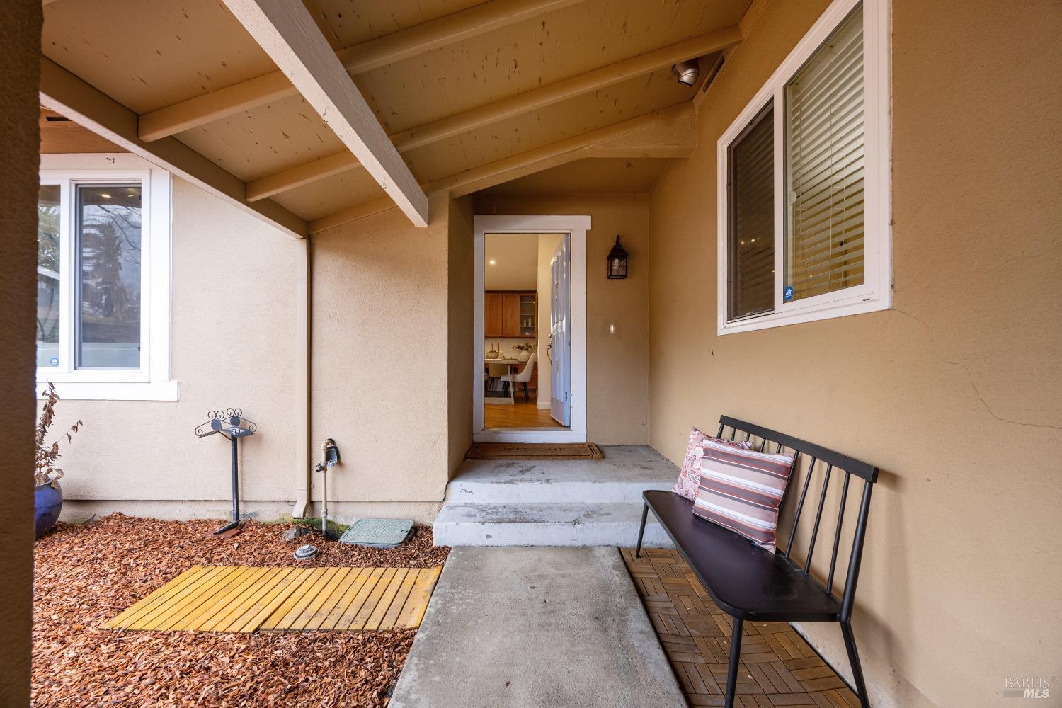 Detail Gallery Image 5 of 36 For 852 Grouse Ln, Petaluma,  CA 94954 - 3 Beds | 2 Baths