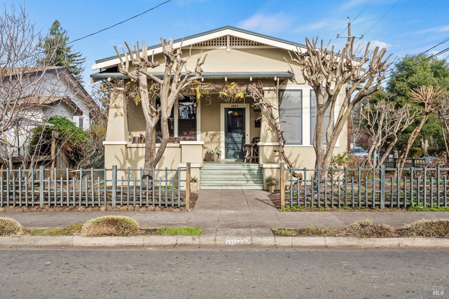 Detail Gallery Image 6 of 25 For 1027 Benton St, Santa Rosa,  CA 95404 - 3 Beds | 2 Baths