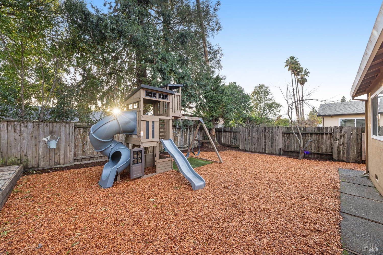 Detail Gallery Image 33 of 36 For 852 Grouse Ln, Petaluma,  CA 94954 - 3 Beds | 2 Baths