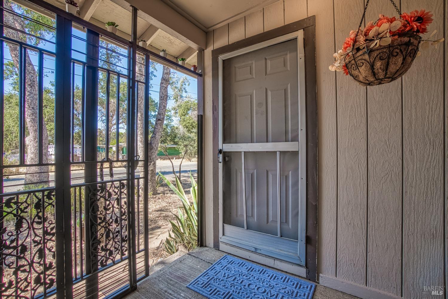 Detail Gallery Image 7 of 38 For 15966 33rd Ave, Clearlake,  CA 95422 - 2 Beds | 1 Baths