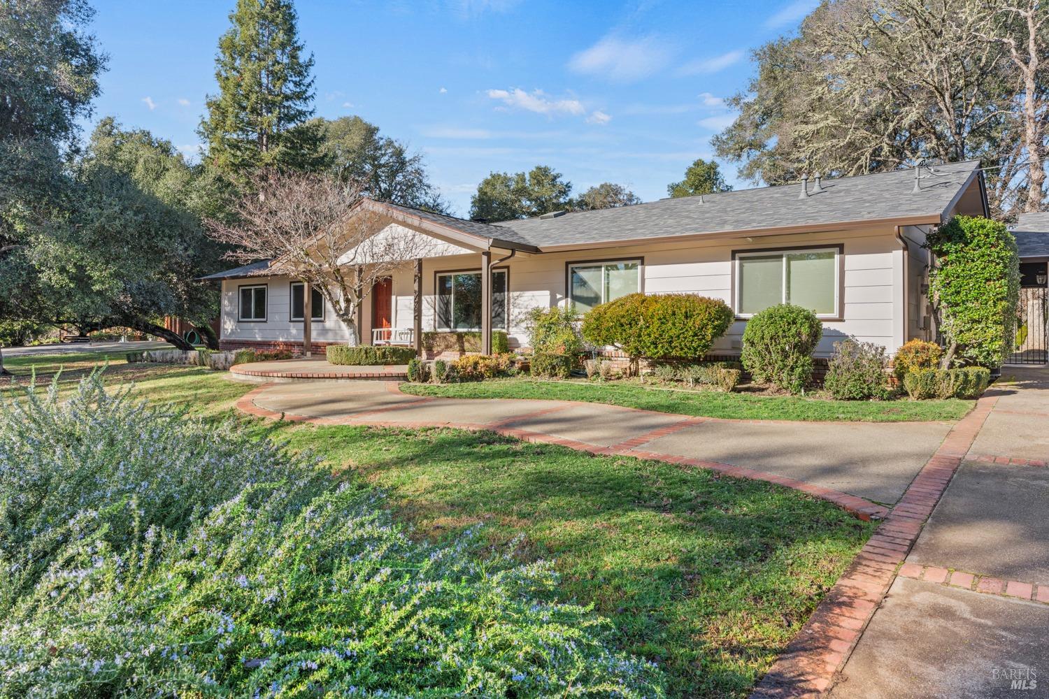 Detail Gallery Image 2 of 44 For 1640 Wildwood Rd, Ukiah,  CA 95482 - 4 Beds | 3 Baths