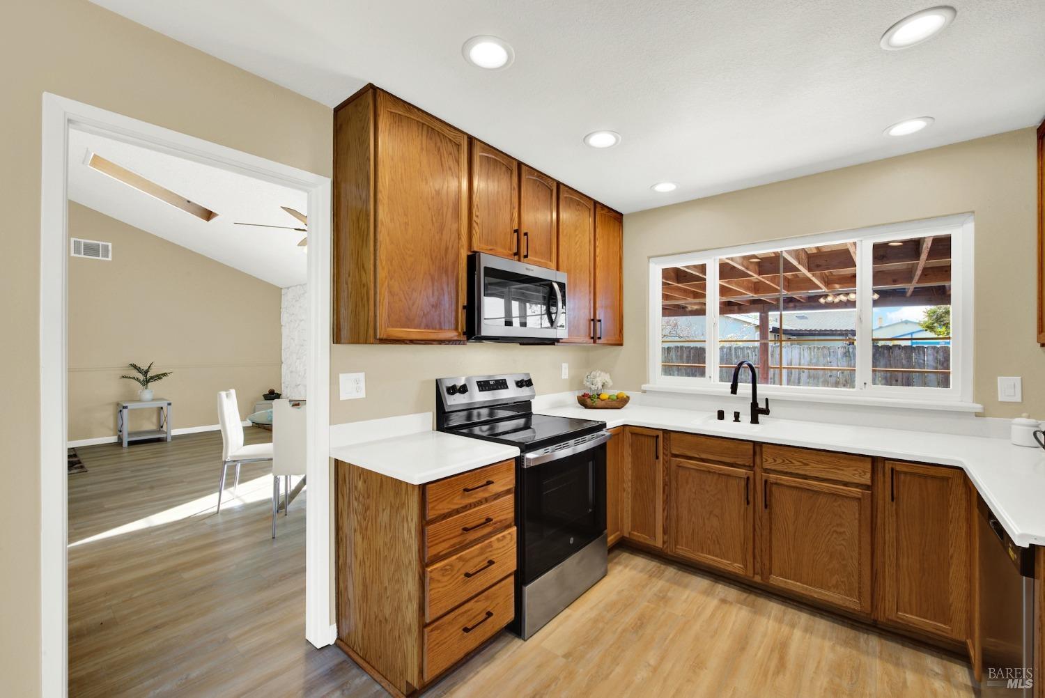 Detail Gallery Image 15 of 38 For 1209 Skylark Ct, Suisun City,  CA 94585 - 3 Beds | 2 Baths