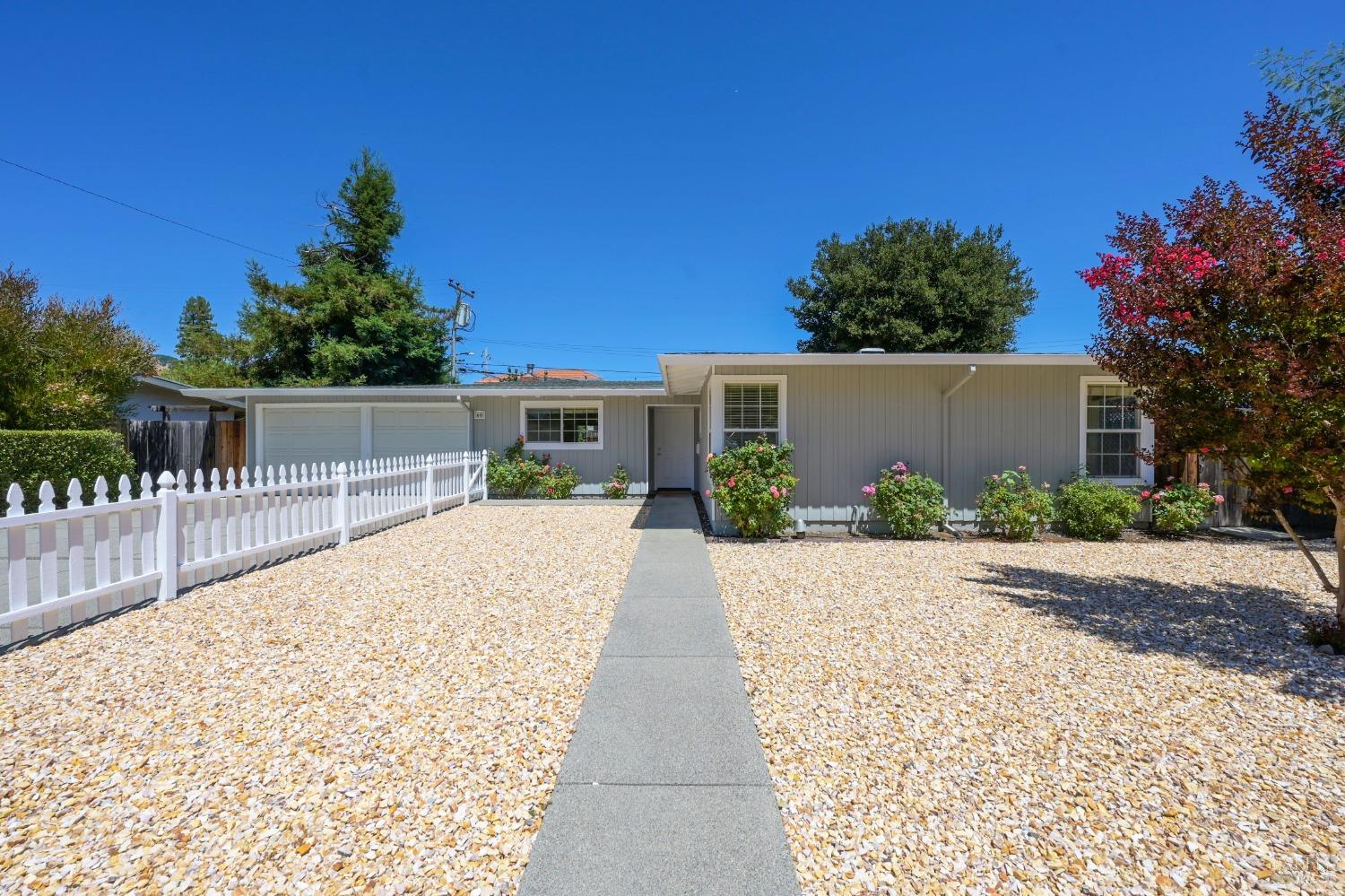 Detail Gallery Image 3 of 38 For 60 Sierra Vis, Novato,  CA 94947 - 3 Beds | 2 Baths