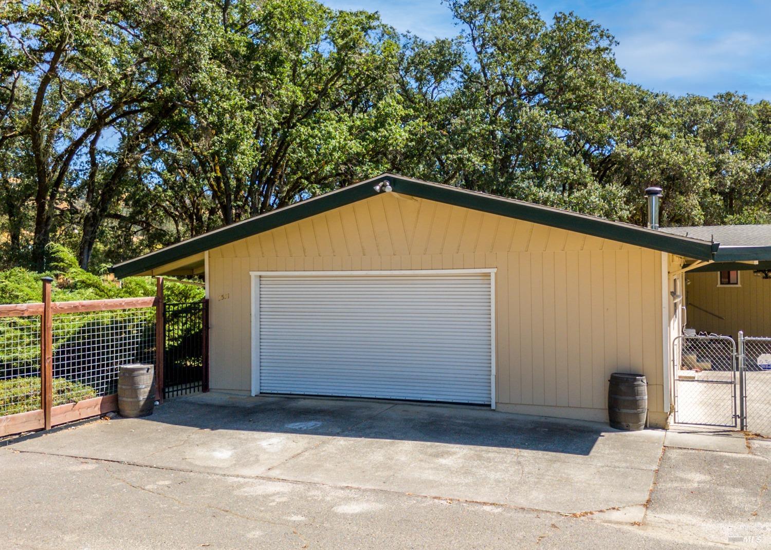 Detail Gallery Image 30 of 35 For 3551 Feliz Crk, Hopland,  CA 95449 - 3 Beds | 2/1 Baths