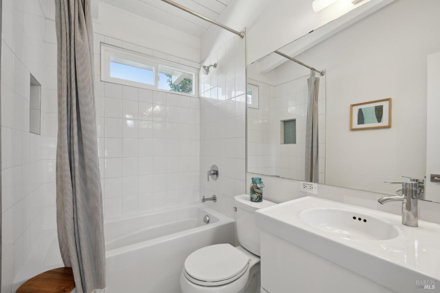 Detail Gallery Image 26 of 50 For 516 Wisteria Way, San Rafael,  CA 94903 - 4 Beds | 2 Baths